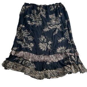 Ultimate brand vintage floral and leaf skirt